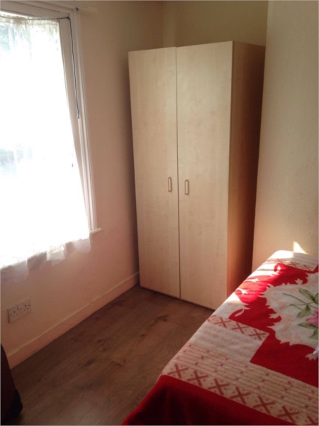 Rifat room photo