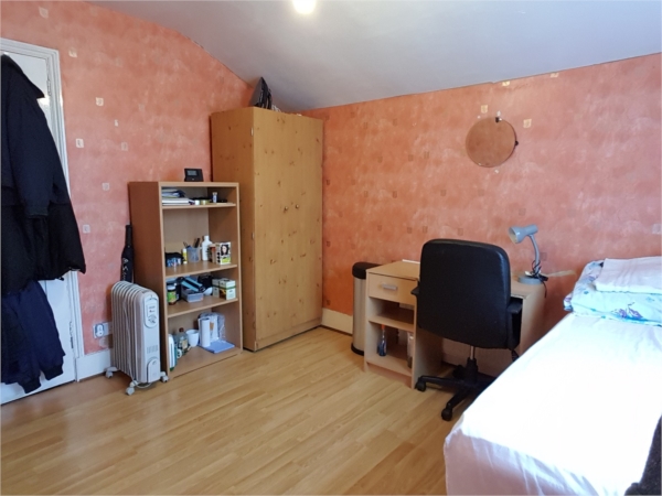 Robert Arokiasamy room photo