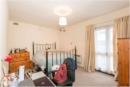Emily Jonny room photo